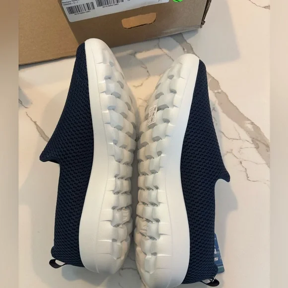 Skechers women’s size 8.5 WIDE - Picture 4 of 9